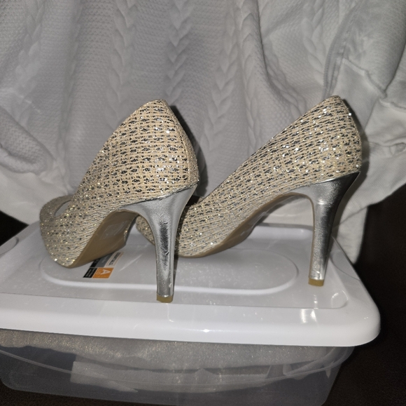 EUC Audrey Brooke Evening Heels - Picture 14 of 14